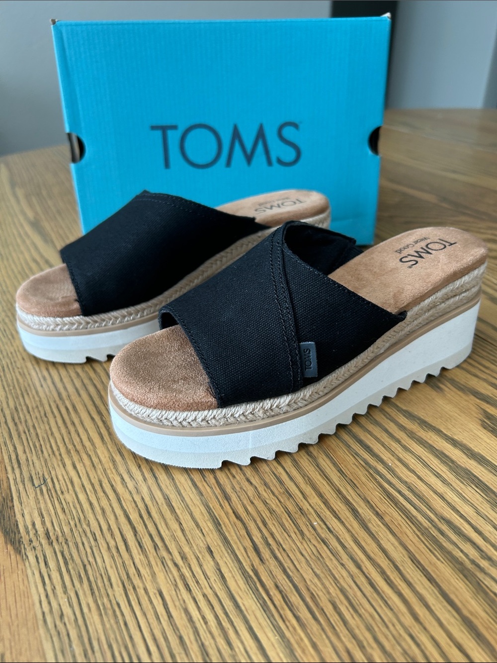 TOMS Carmen Wedge Slip on Sandals, Black Canvas, size 6, NIB